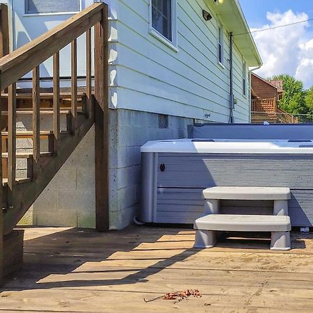 Dog-Friendly Fayetteville Home With Hot Tub! エクステリア 写真