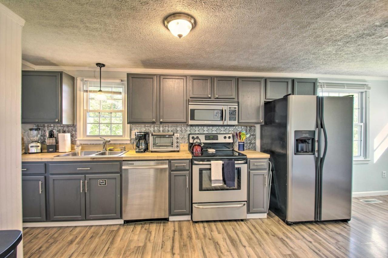 Dog-Friendly Fayetteville Home With Hot Tub! エクステリア 写真
