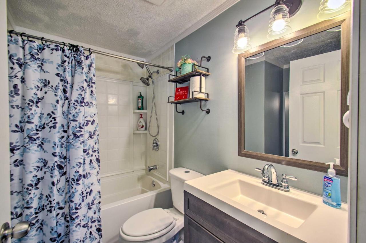 Dog-Friendly Fayetteville Home With Hot Tub! エクステリア 写真