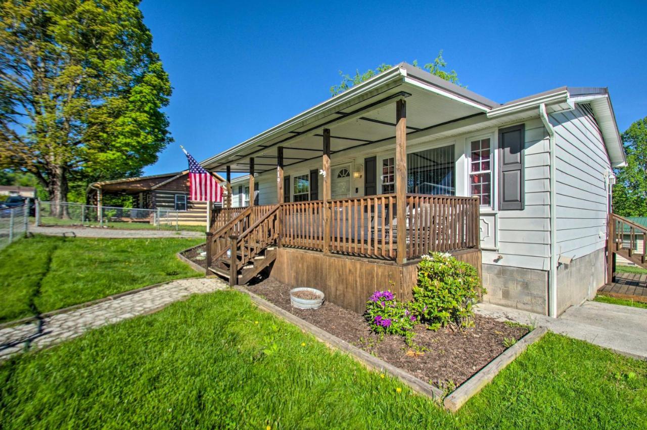 Dog-Friendly Fayetteville Home With Hot Tub! エクステリア 写真