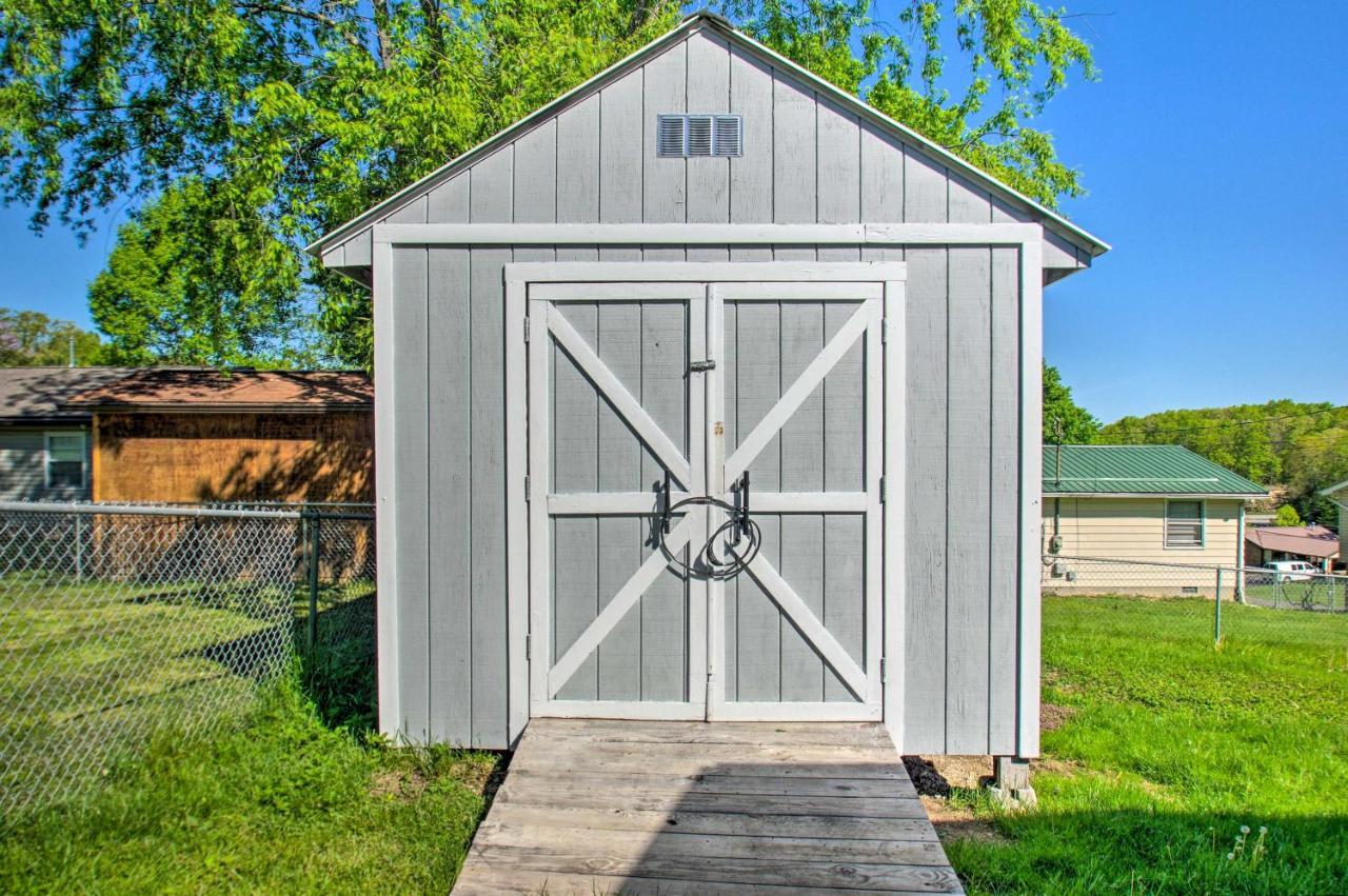Dog-Friendly Fayetteville Home With Hot Tub! エクステリア 写真