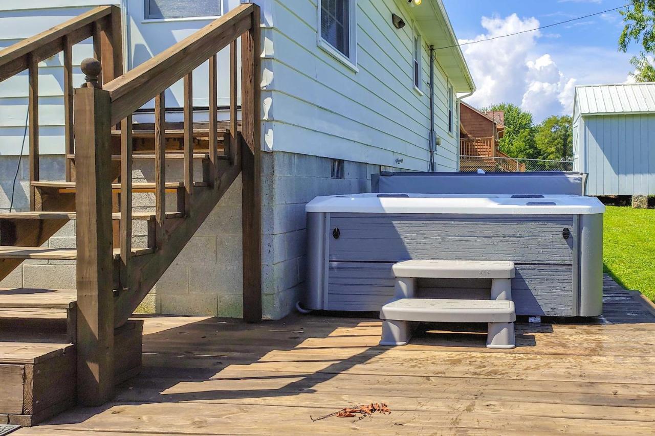 Dog-Friendly Fayetteville Home With Hot Tub! エクステリア 写真